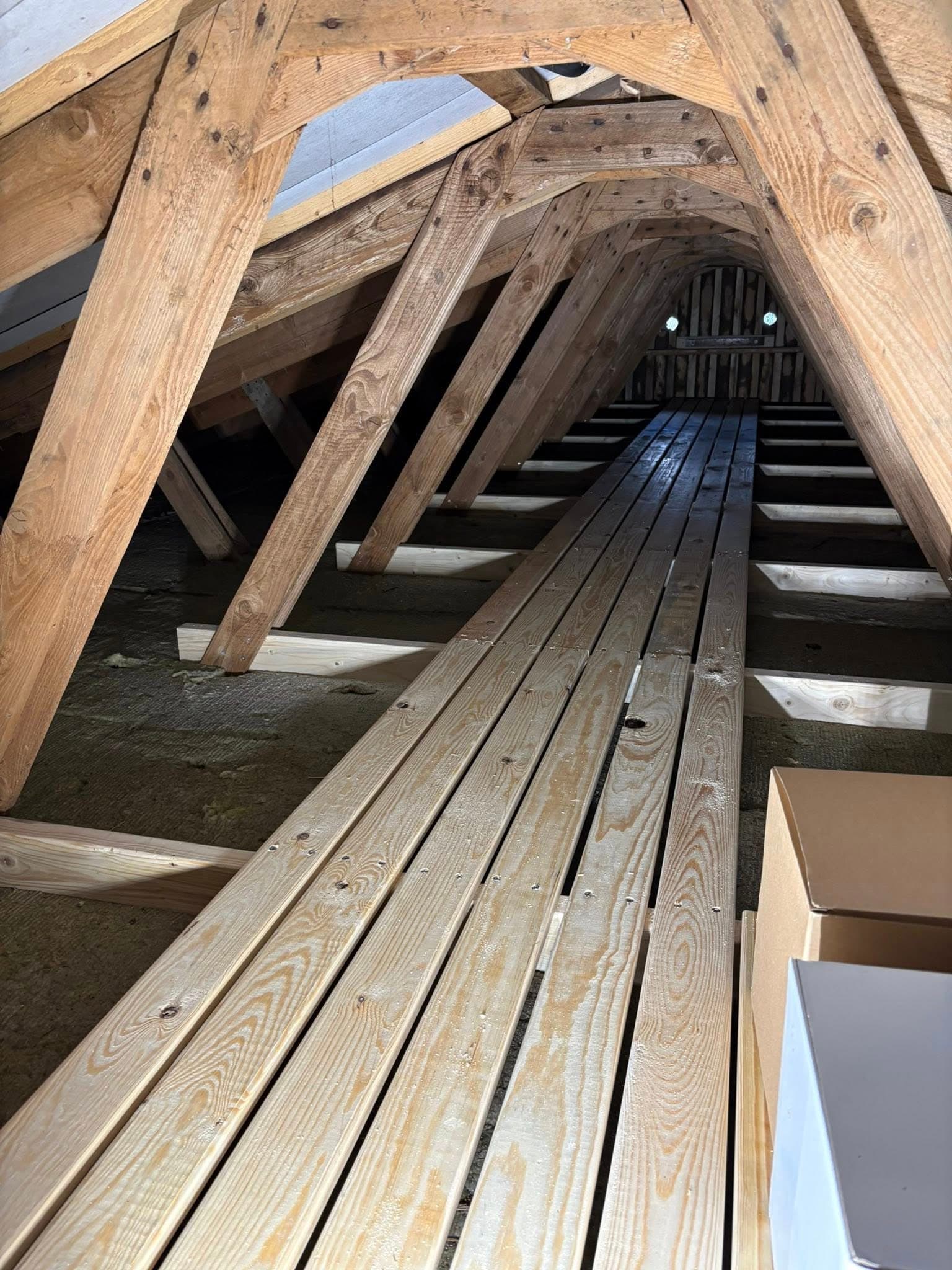 Stor bænk udendørs